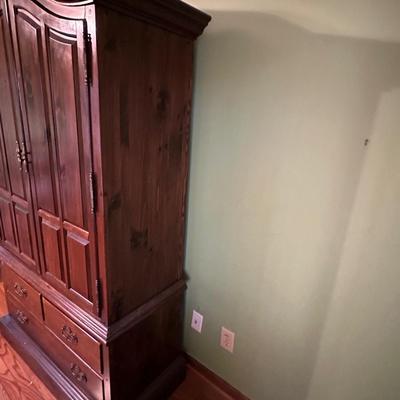 Beautiful Vintage Wooden Bedroom Armorie