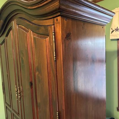 Beautiful Vintage Wooden Bedroom Armorie