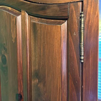 Beautiful Vintage Wooden Bedroom Armorie