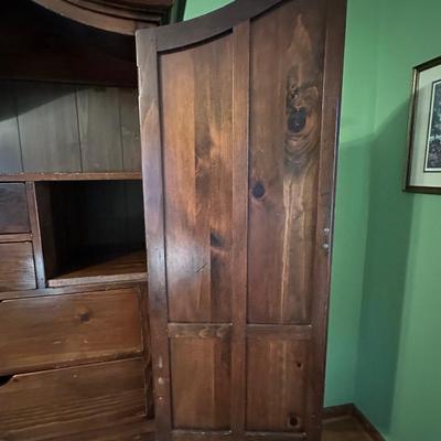 Beautiful Vintage Wooden Bedroom Armorie