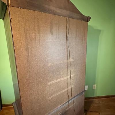 Beautiful Vintage Wooden Bedroom Armorie