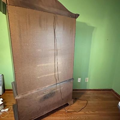 Beautiful Vintage Wooden Bedroom Armorie