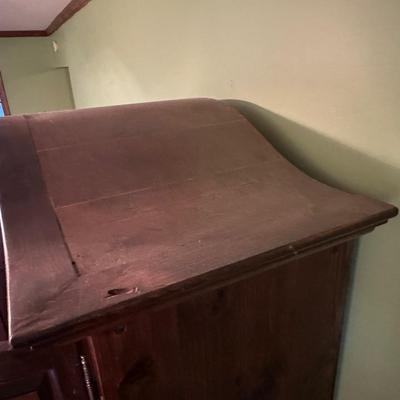 Beautiful Vintage Wooden Bedroom Armorie