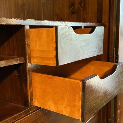 Beautiful Vintage Wooden Bedroom Armorie