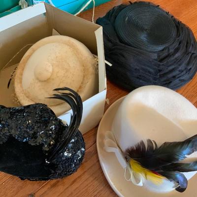 Lot of vintage hats
