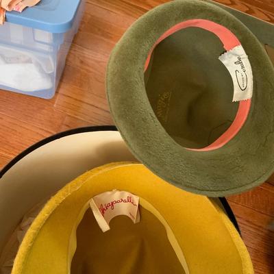 Lot of vintage hats