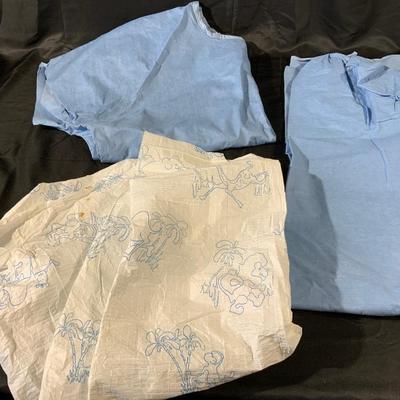 Lot of vintage medical related items, including vintage nursing hats