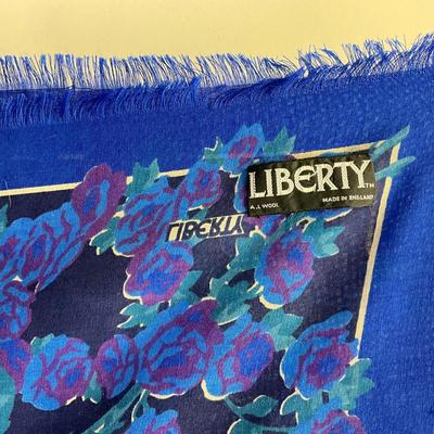 549 LIBERTY OF LONDON Blue Floral Wool Shawl