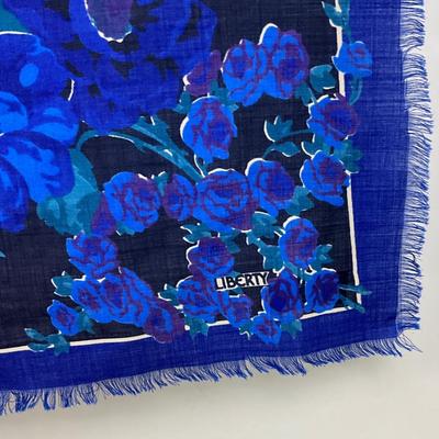549 LIBERTY OF LONDON Blue Floral Wool Shawl