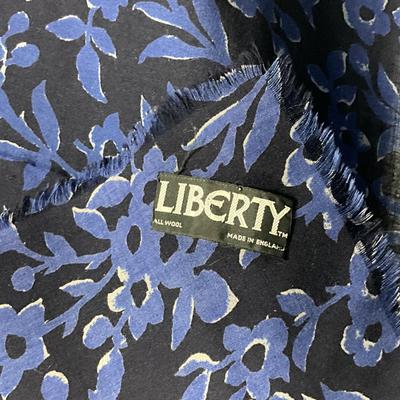 551 LIBERTY OF LONDON Blue Floral Wool Shawl