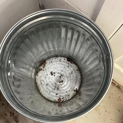 Rubbermaid & Behrens Garbage Cans & Brooms (B2-MG)