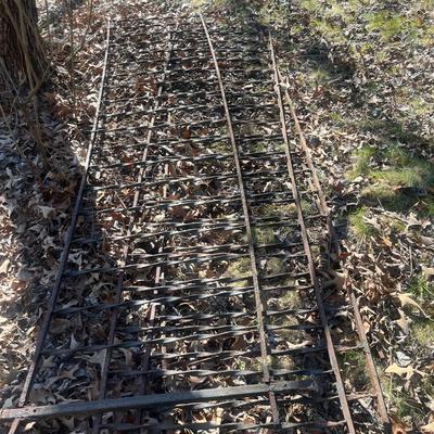 Four Wrought Iron Railings (Y-MG)