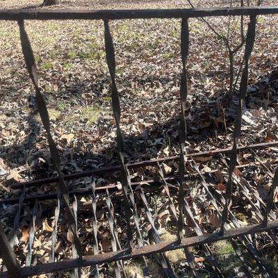 Four Wrought Iron Railings (Y-MG)