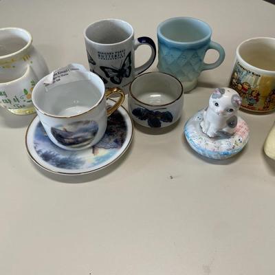 Mugs and S&P kitty shaker
