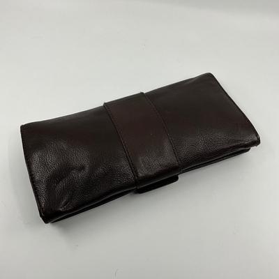 559 MICHAEL KORS Brown Leather Clutch