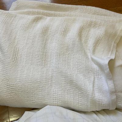 Lot of King Size Sheets and a Lightweight blanket