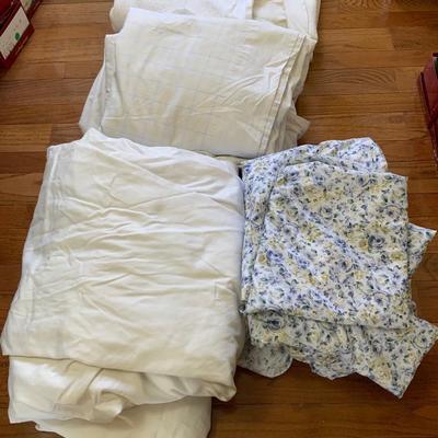 Lot of King Size Sheets and a Lightweight blanket