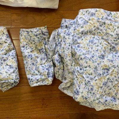 Lot of King Size Sheets and a Lightweight blanket