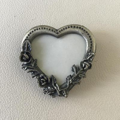 Vintage picture heart frame brooch