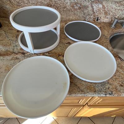 Lot 102 small stacking tray lazy susan and 3 lazy susans