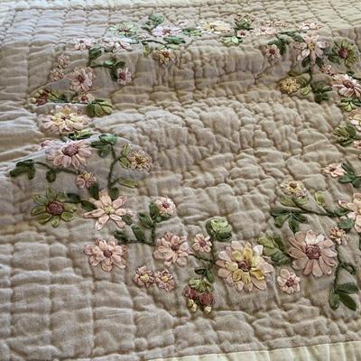 Lot of Matching Quilt, Sheets and Shams