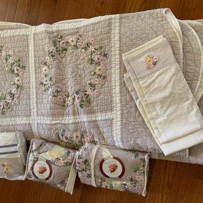 Lot of Matching Quilt, Sheets and Shams