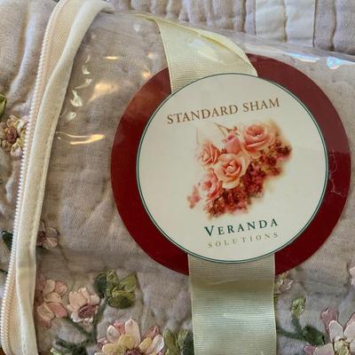 Lot of Matching Quilt, Sheets and Shams