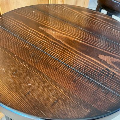 Lot 108 4 barstools - Rustic Style