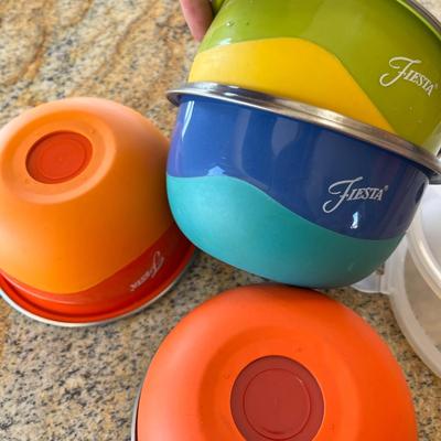 Lot 111 4 Fiestawear bowls with lids