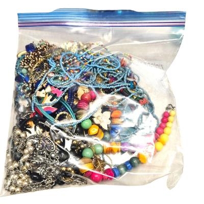 7 Gallon Sized Bags of Costume Jewelry, over 500 Pieces