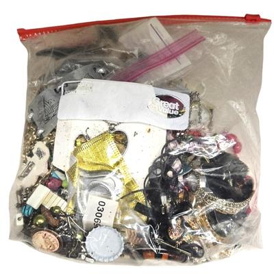 7 Gallon Sized Bags of Costume Jewelry, over 500 Pieces