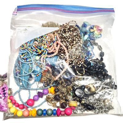 7 Gallon Sized Bags of Costume Jewelry, over 500 Pieces