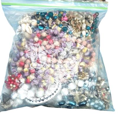 7 Gallon Sized Bags of Costume Jewelry, over 500 Pieces
