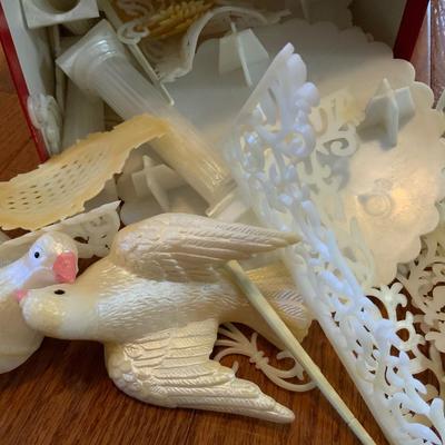 Lot of 1968 Wedding items including A Dove Wedding Cake topper