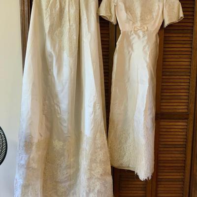 Ladies 1968 Ivory Wedding Dress with long train Size 3