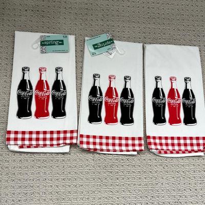 Lot 129 3 coca-cola kitchen towels