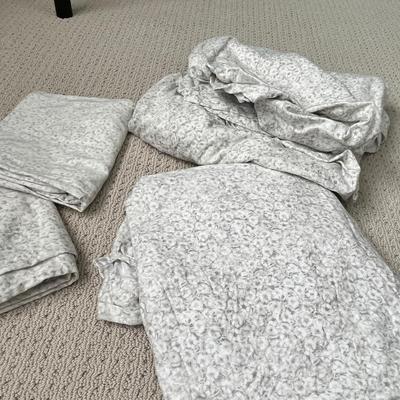 Lot 135 Grey and white flannel sheets, grey herringbone microfiber sheet set (Q)