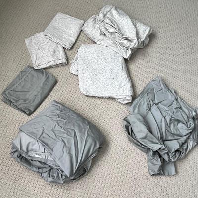 Lot 135 Grey and white flannel sheets, grey herringbone microfiber sheet set (Q)
