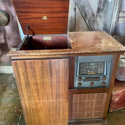 Sale Photo Thumbnail #135: Vintage Record Player/Radio