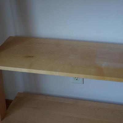 ANGLED LADDER BOOKCASE OF LIGHT-COLORED WOOD 7FT