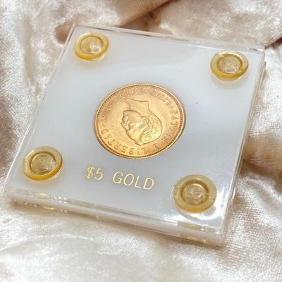 LOT 286j2: 1915 Cuban Cinco (5) Pesos gold coin