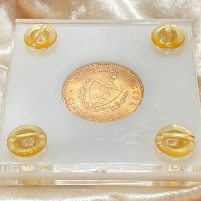 LOT 286j2: 1915 Cuban Cinco (5) Pesos gold coin