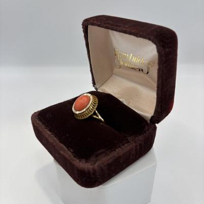 LOT 299: 18 K Gold (Tested) Coral Ring 4.5 gtw - Size 6