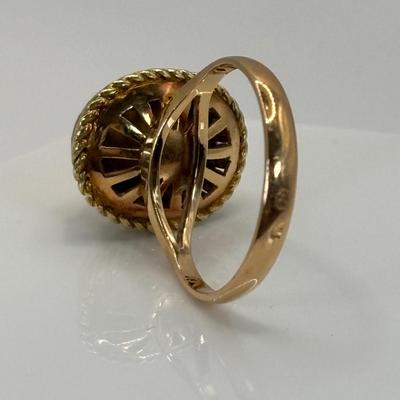 LOT 299: 18 K Gold (Tested) Coral Ring 4.5 gtw - Size 6