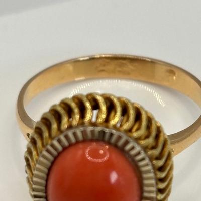 LOT 299: 18 K Gold (Tested) Coral Ring 4.5 gtw - Size 6
