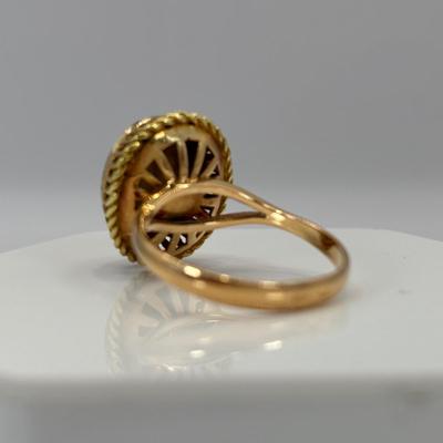 LOT 299: 18 K Gold (Tested) Coral Ring 4.5 gtw - Size 6