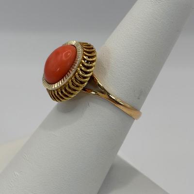 LOT 299: 18 K Gold (Tested) Coral Ring 4.5 gtw - Size 6