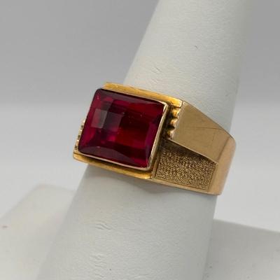 LOT 302: Checkerboard Cut Lab Created Ruby Ring Set in 18k Gold (Tested) 5 gtw