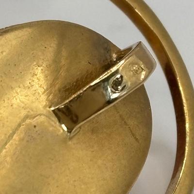 LOT 306: Virgin Mary/Madonna 18k Gold Pendant 11.7g