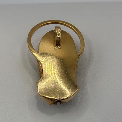 LOT 306: Virgin Mary/Madonna 18k Gold Pendant 11.7g